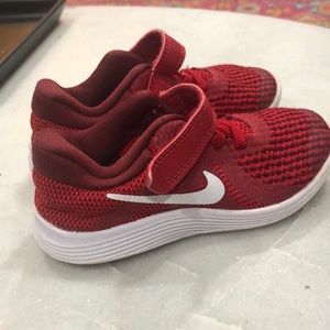 Toddler Nike revelolution